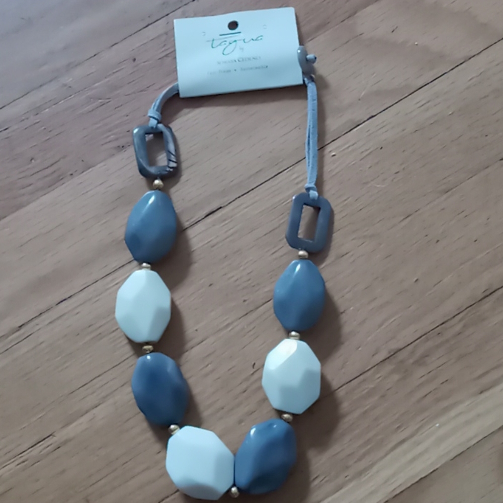 Gray and white sculpted geometric necklace